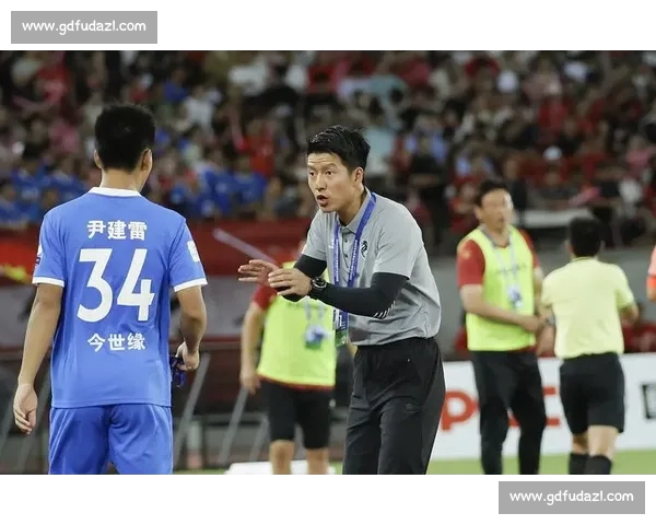 苏超 “西装主帅” 董松：江苏青训后卫的逆袭之路