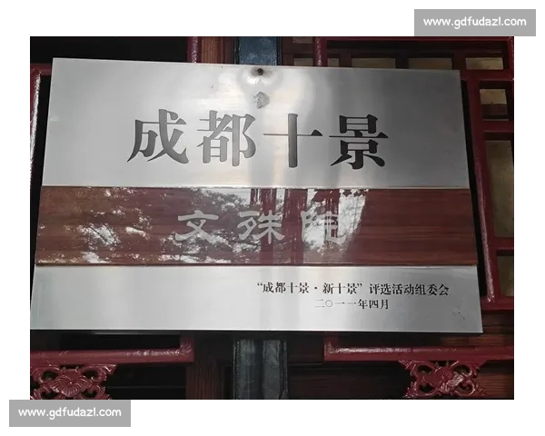 法斗滑板宽窄巷！成都萌宠又添新网红打卡地